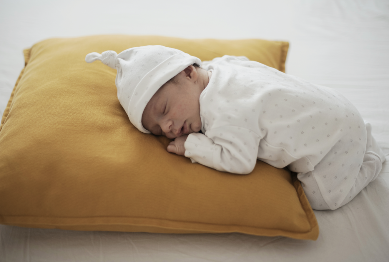 membersihkan neck cheese bayi, kotoran putih leher bayi, cara cegah iritasi leher bayi, Bunda, si Kecil